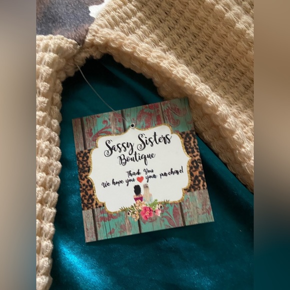 Long Sleeve Cow-print Shirt/Sweater - Picture 4 of 8